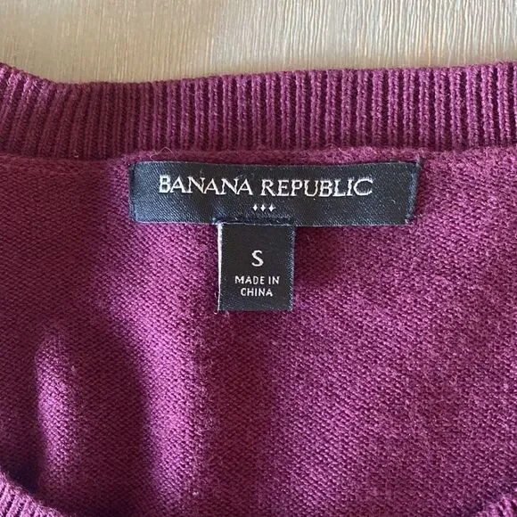 Banana Republic Women’s Cardigan Sweater Crew Neck Wine/Burgundy Size S EUC - Picture 8 of 10